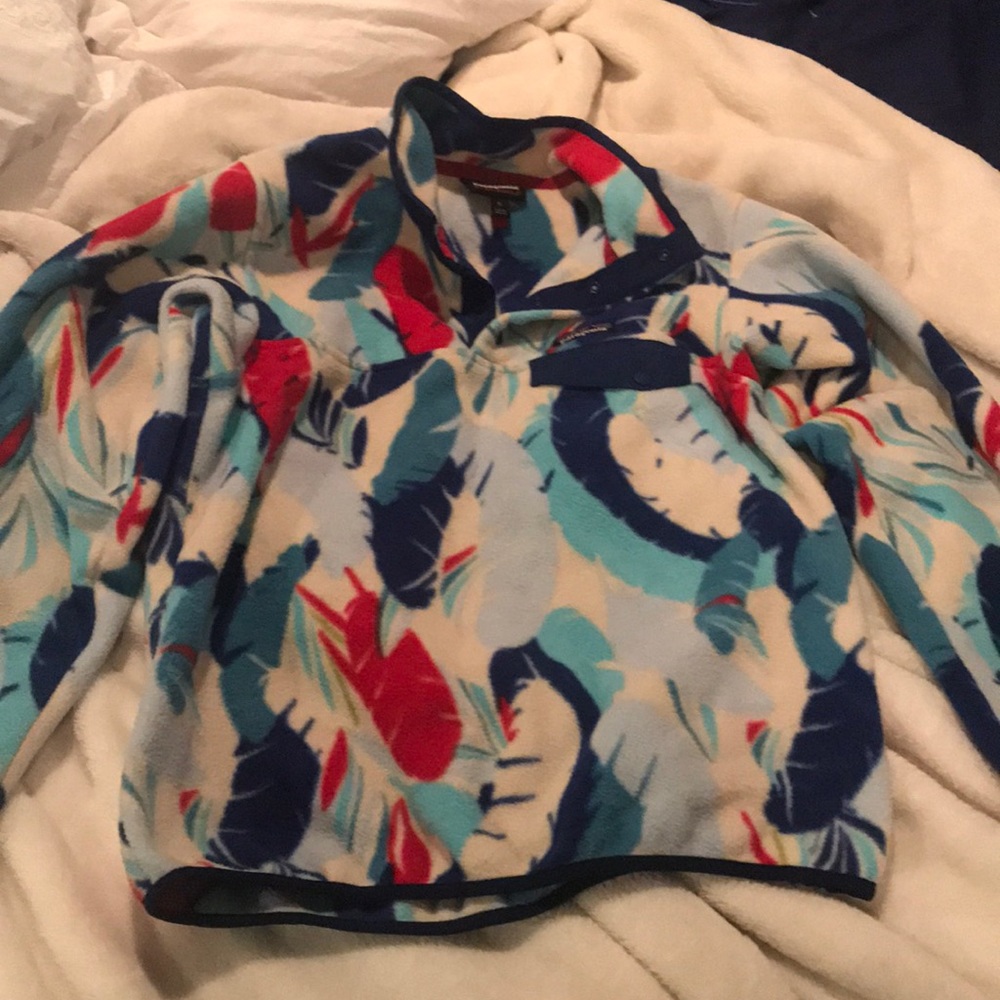 hawaiian print patagonia pullover